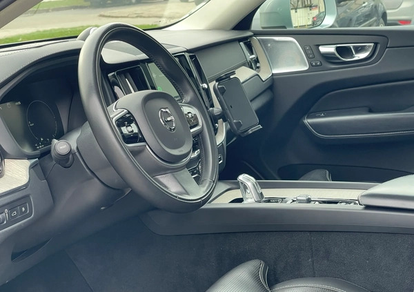 Volvo XC 60 cena 139900 przebieg: 137600, rok produkcji 2018 z Warszawa małe 379